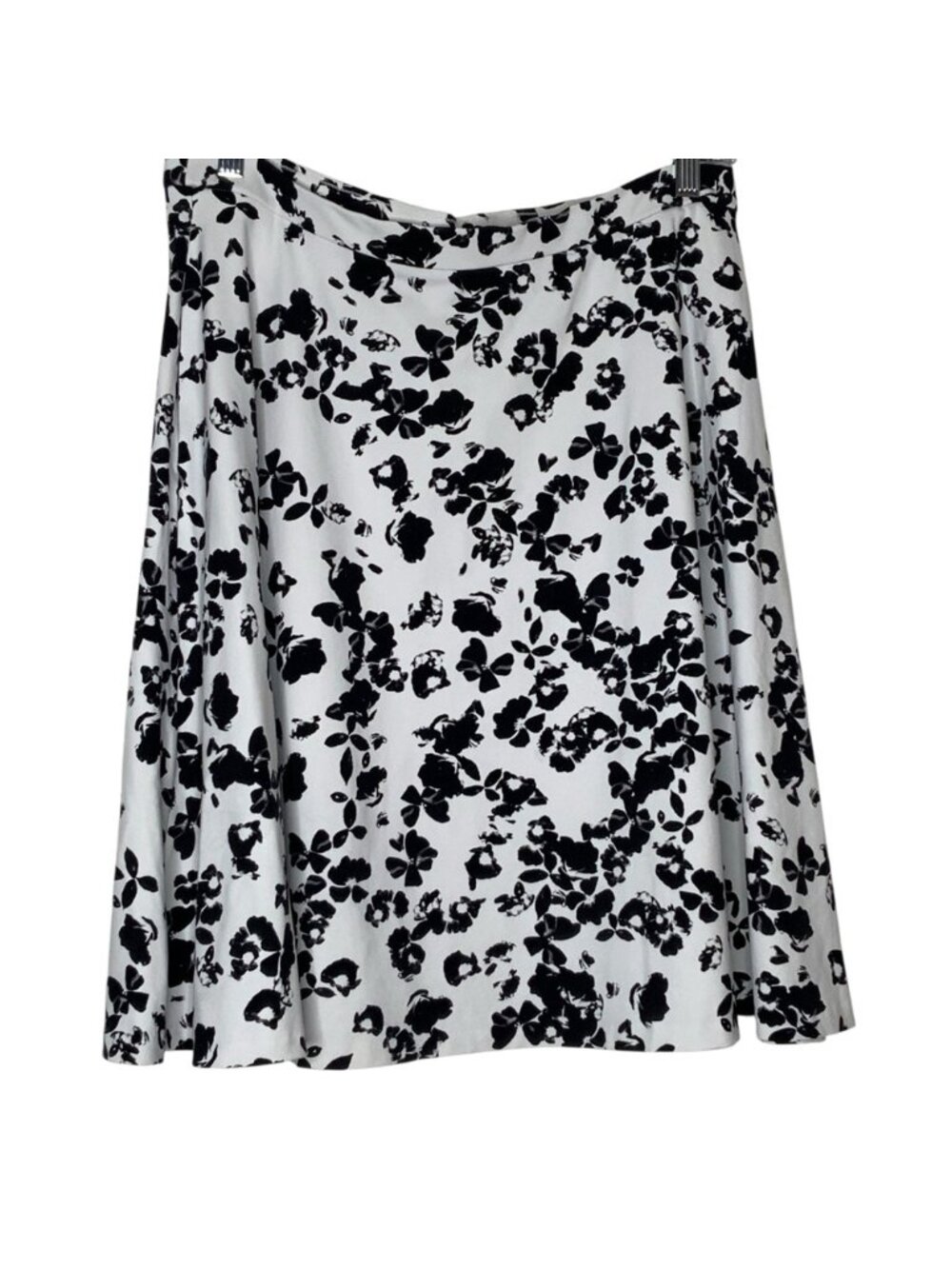 Black and white pull on full skirt. Size XL - Picture 3 of 4
